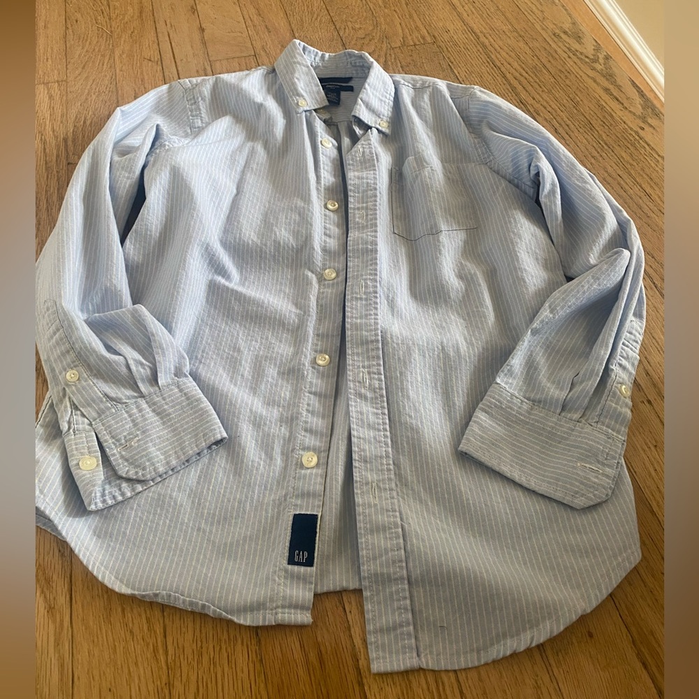 Boys size Large Gap blue and white pinstriped Oxford shirt.